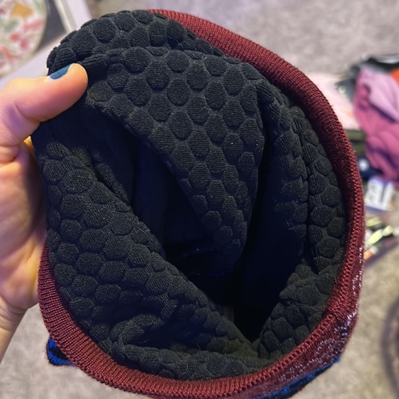 Bula maroon aztec hat with pom pom - Picture 2 of 3